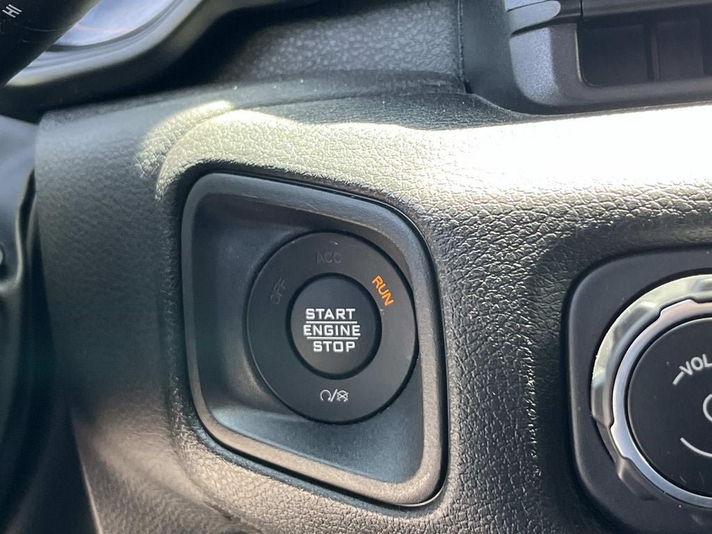 Used 2025 Jeep Wrangler Sport AWD/4WD image 15