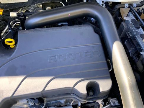 Used 2024 GMC Terrain SLT image 30