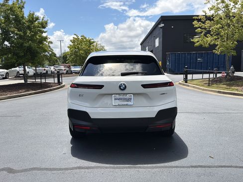 Used 2025 BMW iX xDrive50 AWD/4WD image 17