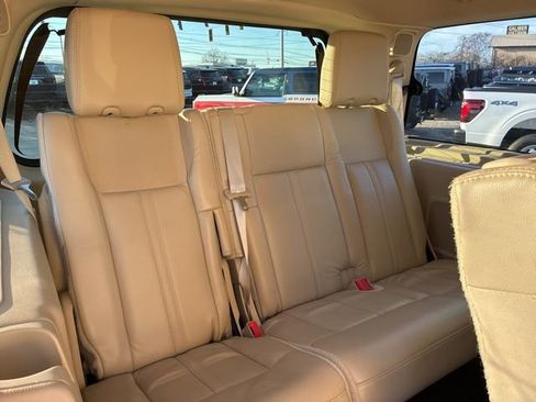 Used 2016 Lincoln Navigator Reserve image 30