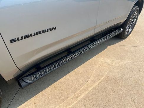 Certified 2025 Chevrolet Suburban Z71 AWD/4WD image 10