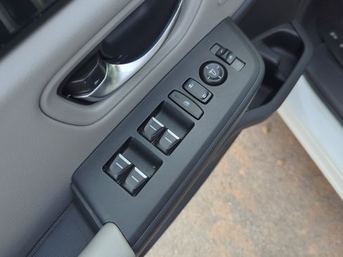 Certified 2023 Honda Pilot Touring image 17