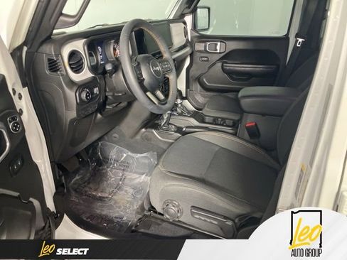 Used 2024 Jeep Gladiator Sport image 8