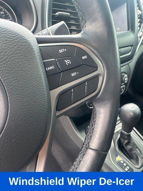 Used 2019 Jeep Cherokee Latitude Plus w/ Comfort/Convenience Group AWD/4WD image 18
