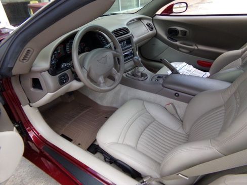 Used 2003 Chevrolet Corvette Coupe w/ Preferred Equipment Group RWD image 32