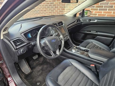 Used 2018 Ford Fusion SE w/ Equipment Group 601A FWD image 11