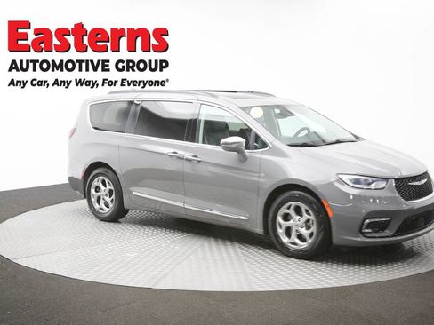 Used 2022 Chrysler Pacifica Limited FWD image 46