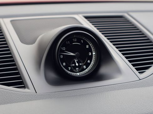 Certified 2025 Porsche Macan image 21