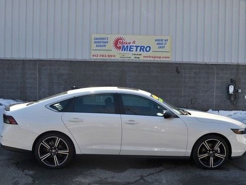 Used 2023 Honda Accord Sport image 9