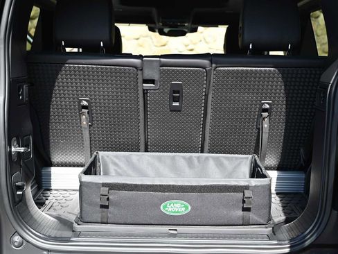 Used 2023 Land Rover Defender 90 X-Dynamic SE image 20