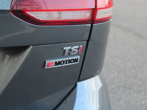 Used 2018 Volkswagen Golf S image 42