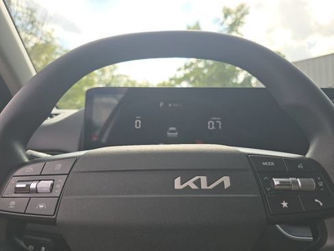 Used 2025 Kia K4 FWD image 25