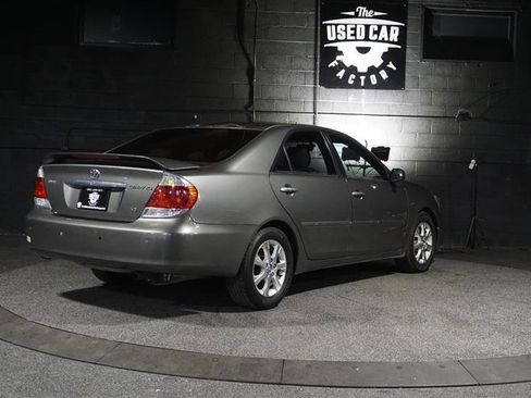 Used 2005 Toyota Camry LE image 6