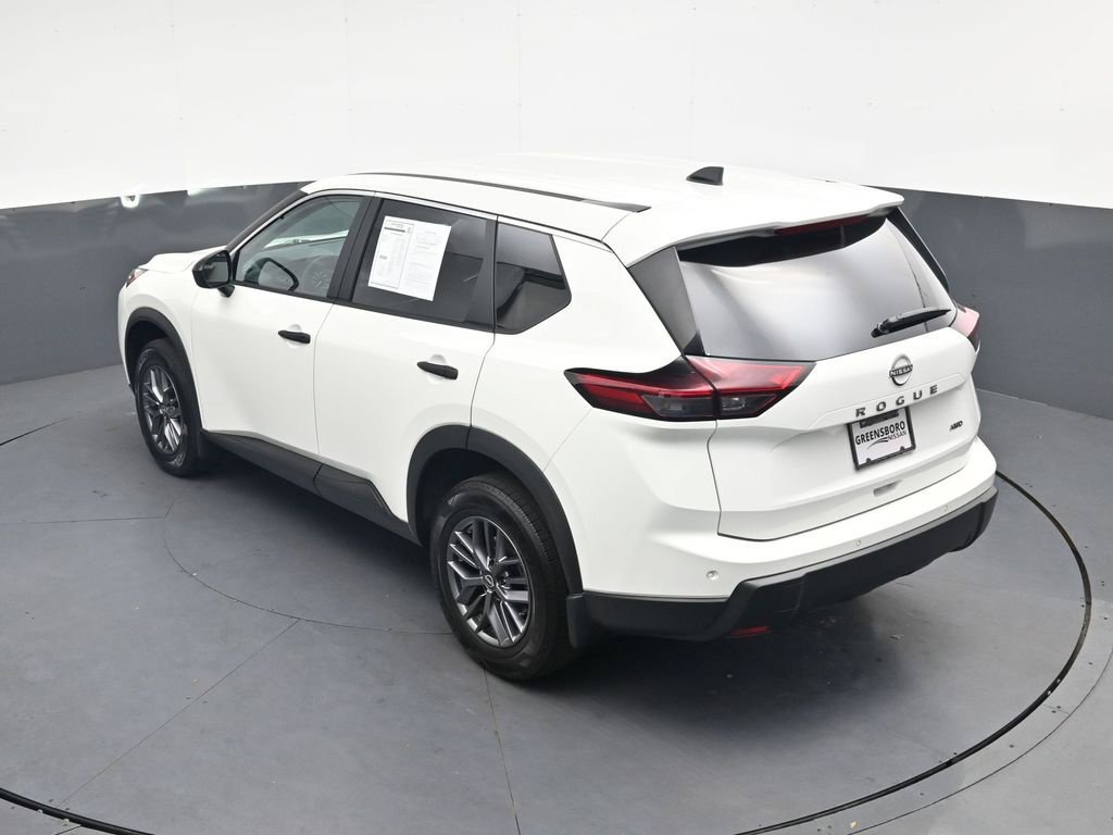 Used 2025 Nissan Rogue S AWD/4WD image 32