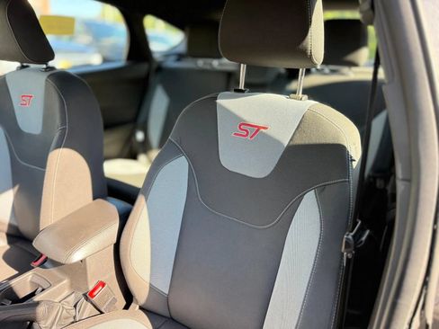 Used 2018 Ford Focus ST FWD image 11