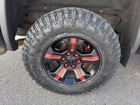 Used 2018 GMC Sierra 1500 SLT w/ All Terrain X Package AWD/4WD image 9