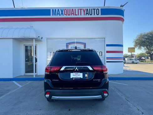 Used 2018 Mitsubishi Outlander SE image 25