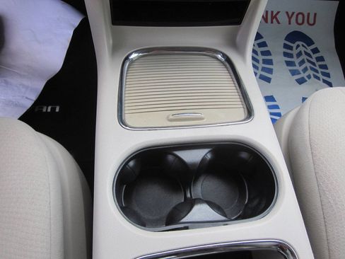 Used 2011 Dodge Grand Caravan Crew w/ Entertainment Group 1 FWD image 28
