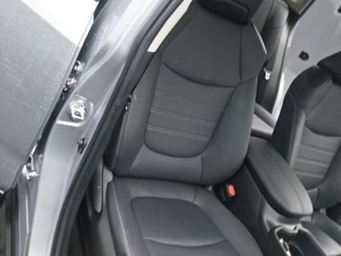 Used 2022 Toyota RAV4 XLE Premium AWD/4WD image 18