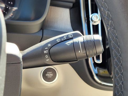 Certified 2024 Volvo XC40 B5 Ultimate w/ Climate Package image 21