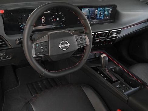 Used 2026 Nissan Sentra SR w/ SR Premium Package FWD image 9