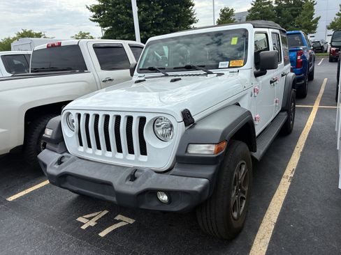 Used 2018 Jeep Wrangler Unlimited Sport S AWD/4WD image 3