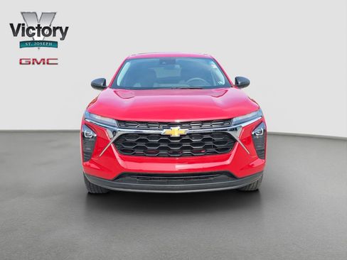 Used 2026 Chevrolet Trax LS FWD image 2