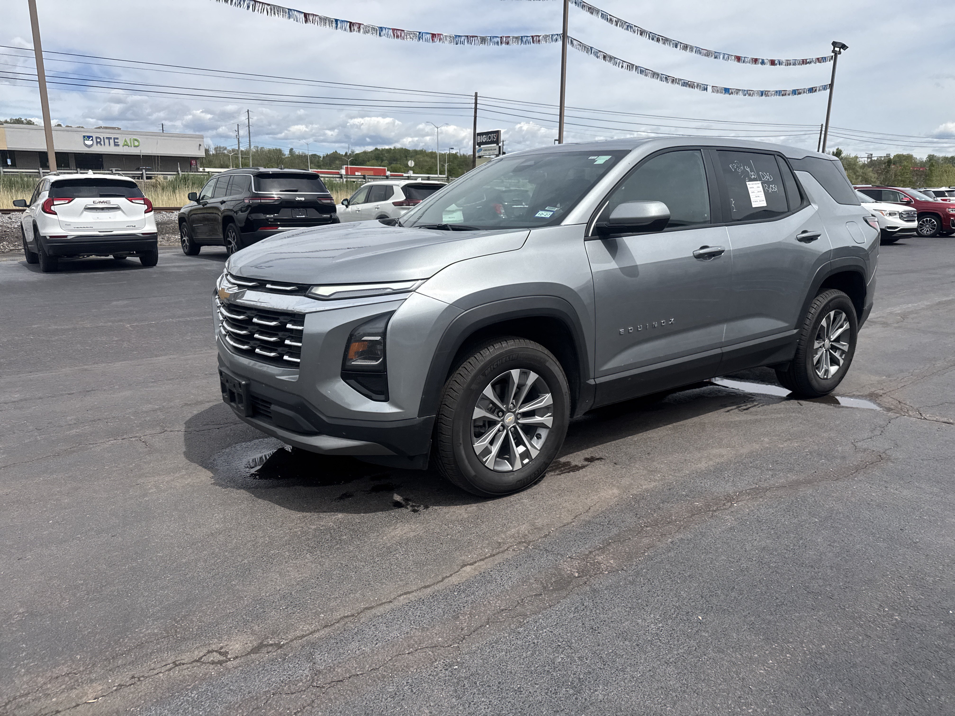 Used 2026 Chevrolet Equinox LT AWD/4WD image 8