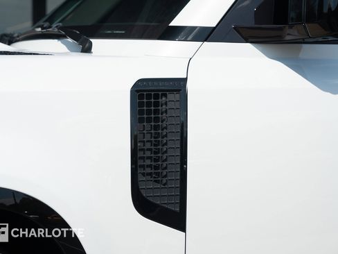 Used 2023 Land Rover Defender 110 V8 image 9