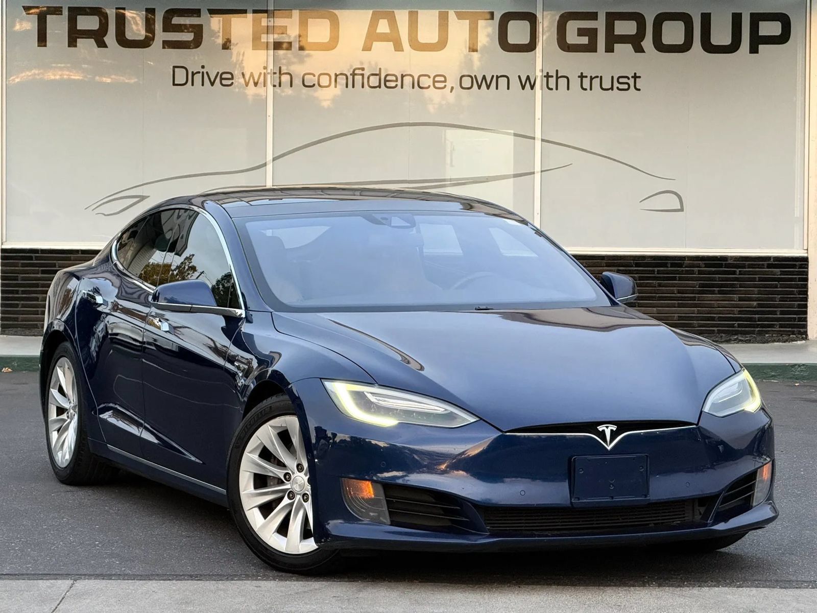 Used 2016 Tesla Model S 75D AWD/4WD image 2