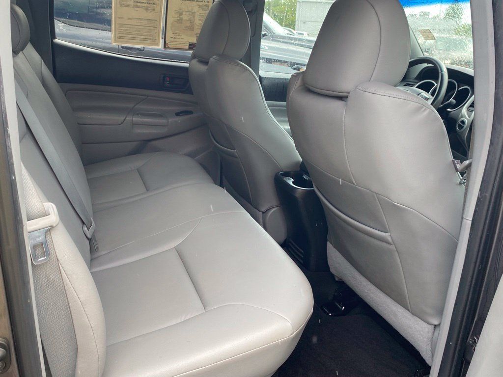 Used 2014 Toyota Tacoma 4x4 Double Cab w/ Limited Package image 18