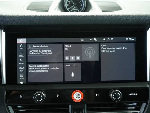 Certified 2024 Porsche Macan image 17