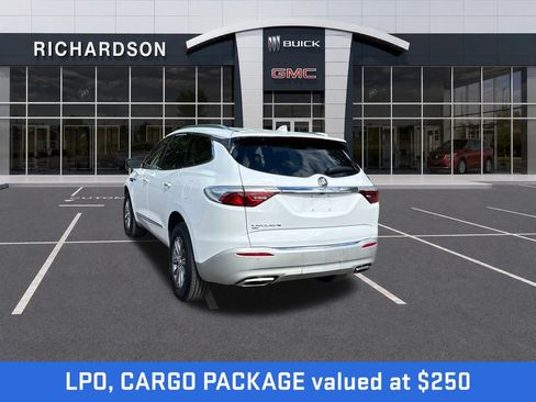 Used 2024 Buick Enclave Essence AWD/4WD image 3