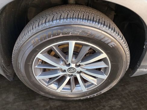 Used 2019 Toyota Highlander XLE AWD/4WD image 43
