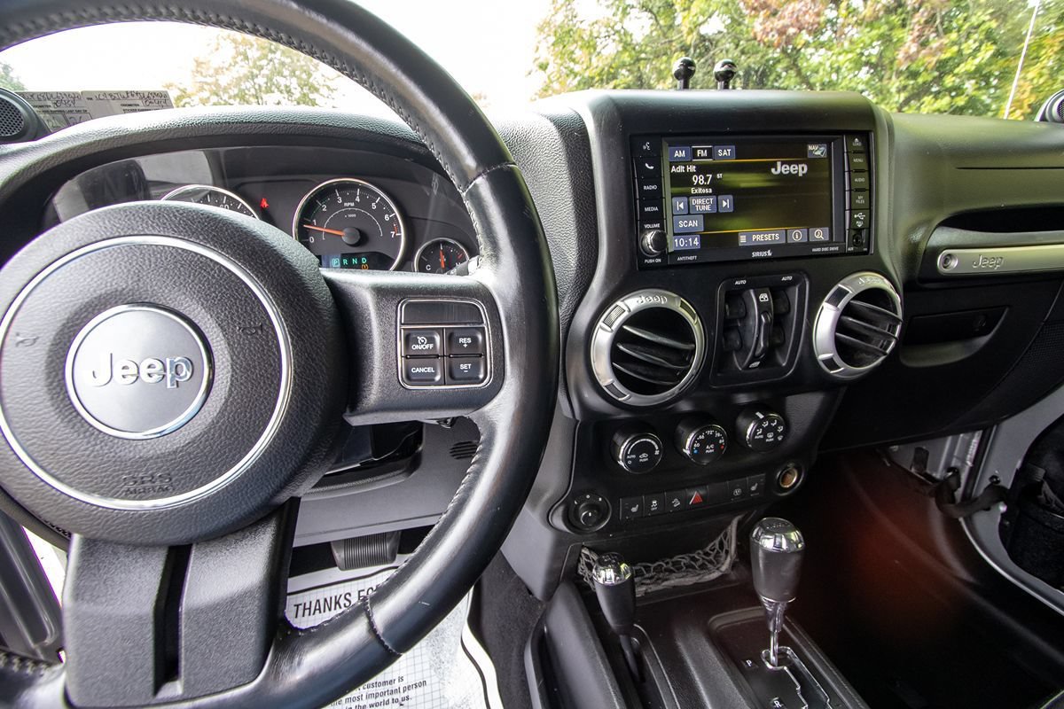 Used 2013 Jeep Wrangler Unlimited Rubicon w/ Connectivity Group AWD/4WD image 13