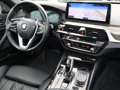 Used 2023 BMW 530i w/ Premium Package RWD image 10