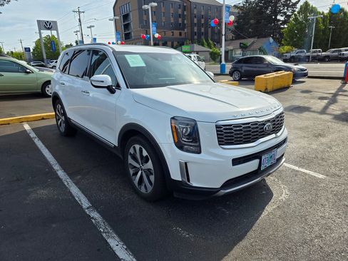 Used 2020 Kia Telluride S w/ S 8 Passenger Seating Package AWD/4WD image 1