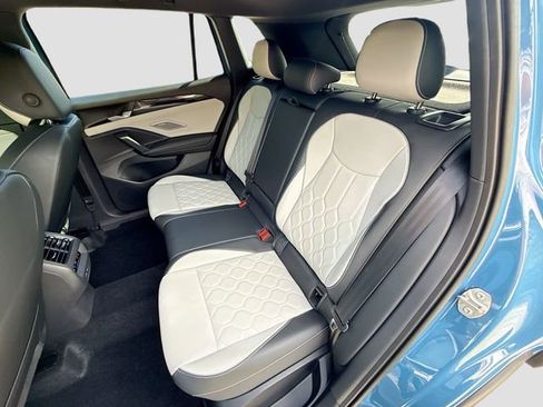 Used 2025 Volkswagen Tiguan SEL R-Line AWD/4WD image 21