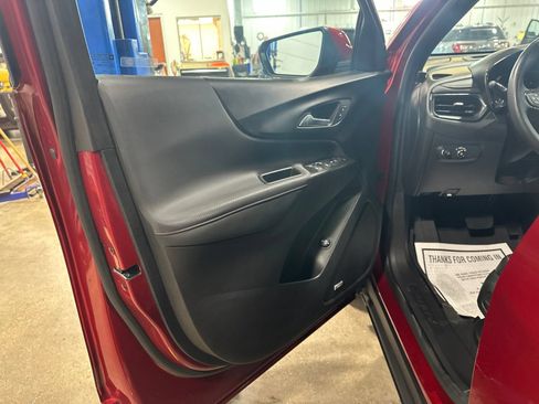 Used 2023 Chevrolet Equinox RS w/ RS Leather Package AWD/4WD image 16