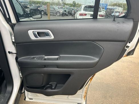 Used 2013 Ford Explorer XLT AWD/4WD image 16