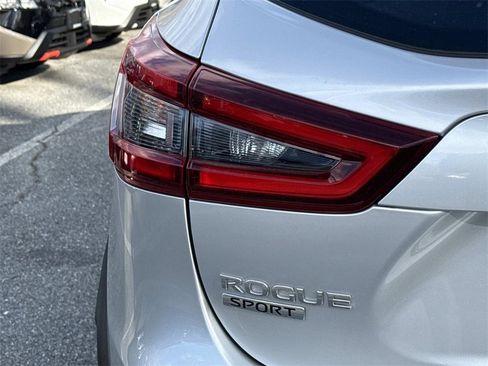 Used 2021 Nissan Rogue Sport S image 26
