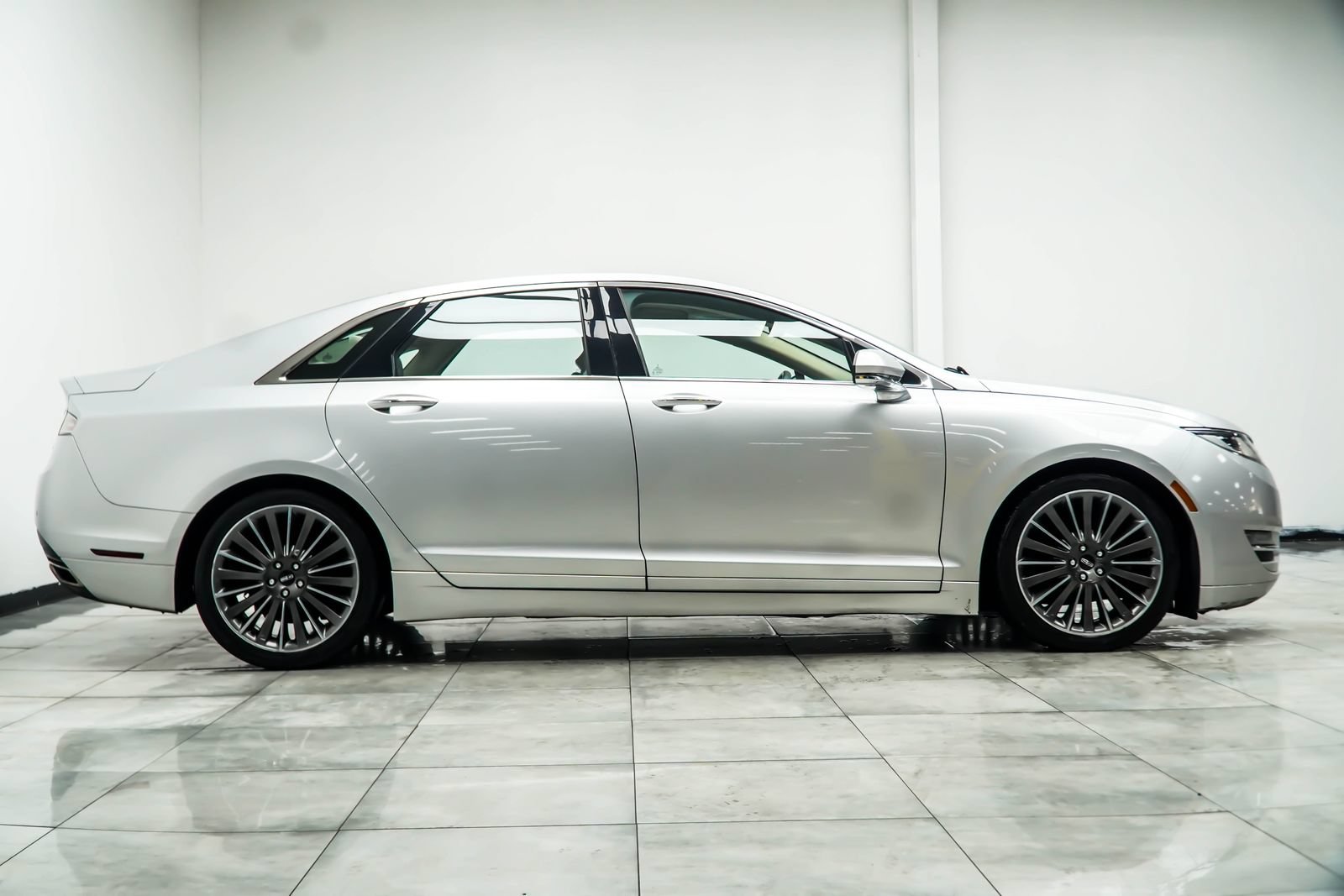 Used 2016 Lincoln MKZ Hybrid w/ Equipment Group 600A Reserve FWD image 7