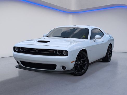 Used 2021 Dodge Challenger R/T RWD image 2