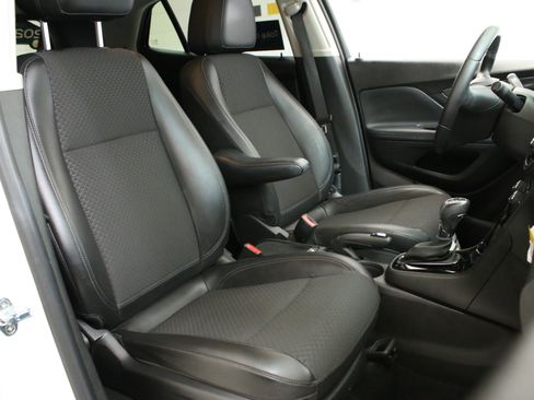 Used 2022 Buick Encore Preferred w/ Safety Package AWD/4WD image 31