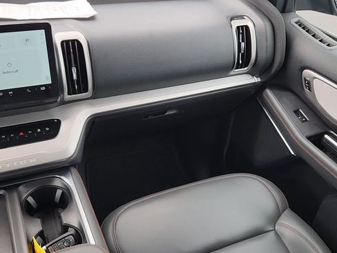 Certified 2025 Ford Expedition Active AWD/4WD image 7