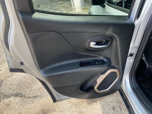 Used 2015 Jeep Renegade Limited AWD/4WD image 19