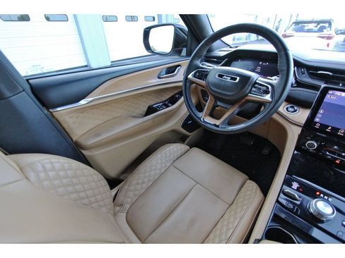 Used 2022 Jeep Grand Cherokee Summit AWD/4WD image 8