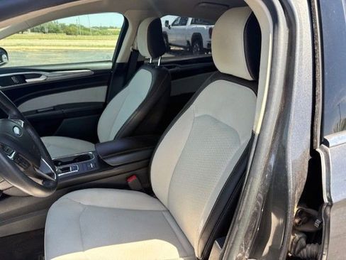Used 2020 Ford Fusion SE w/ Equipment Group 151A FWD image 10