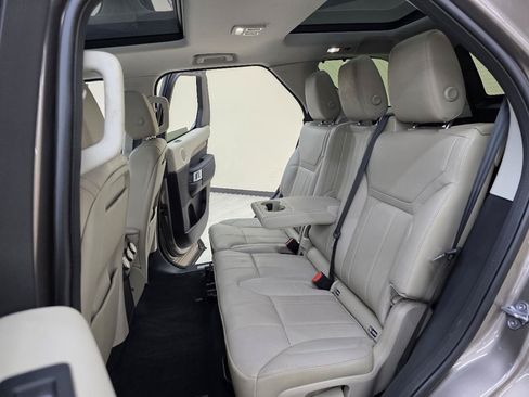 Used 2017 Land Rover Discovery HSE AWD/4WD image 27