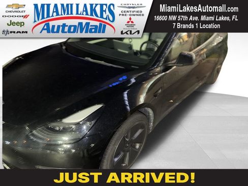 Used 2022 Tesla Model 3 image 1